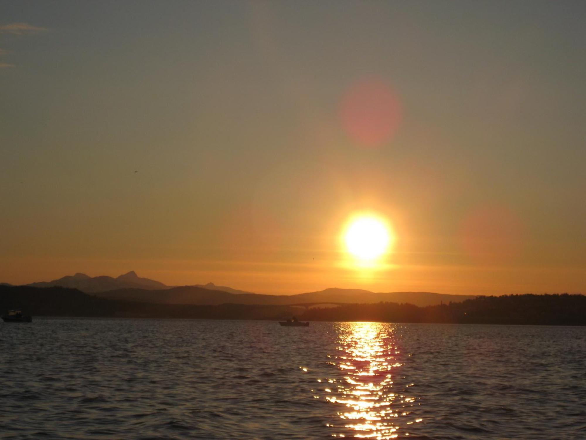 Furoy Hotel Apartments And Boating Sorreisa Bagian luar foto