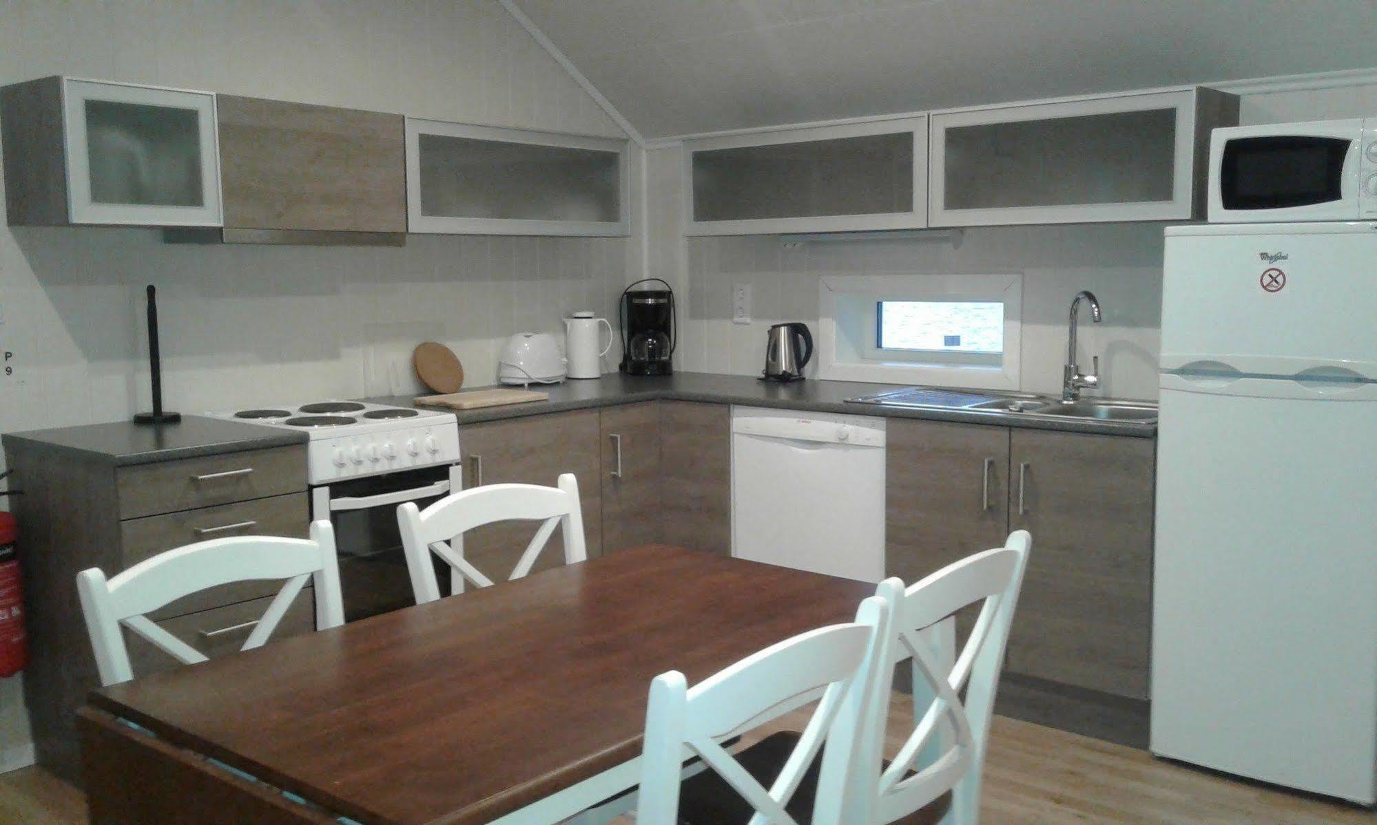 Furoy Hotel Apartments And Boating Sorreisa Bagian luar foto