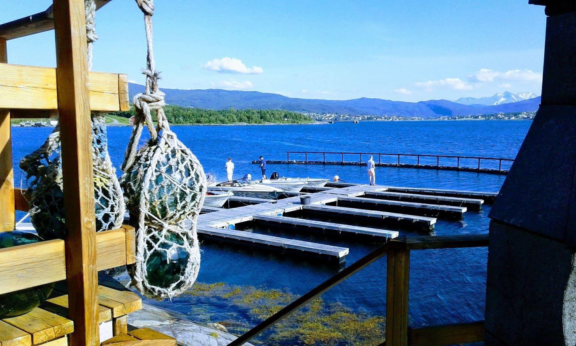 Furoy Hotel Apartments And Boating Sorreisa Bagian luar foto