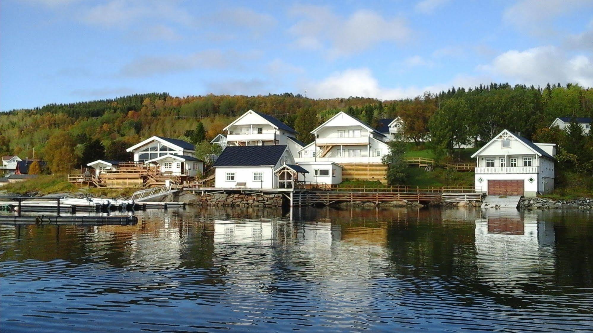 Furoy Hotel Apartments And Boating Sorreisa Bagian luar foto