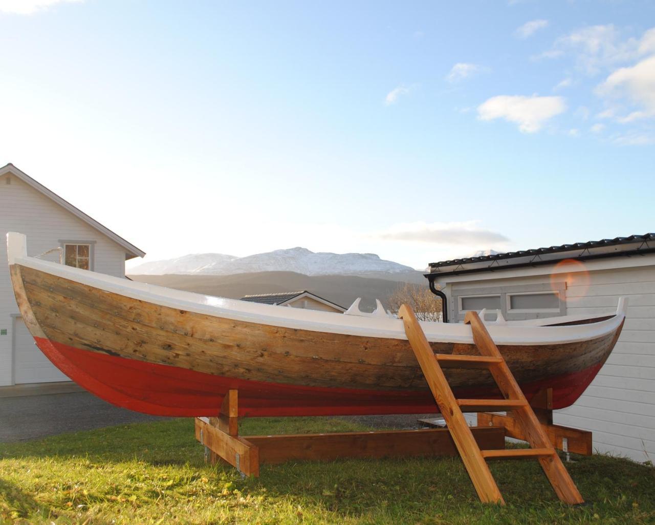 Furoy Hotel Apartments And Boating Sorreisa Bagian luar foto