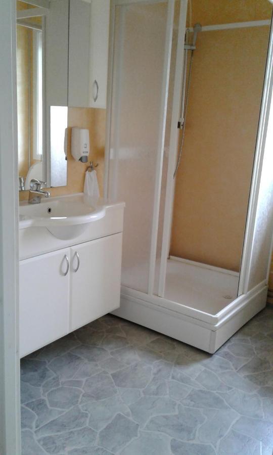 Furoy Hotel Apartments And Boating Sorreisa Bagian luar foto